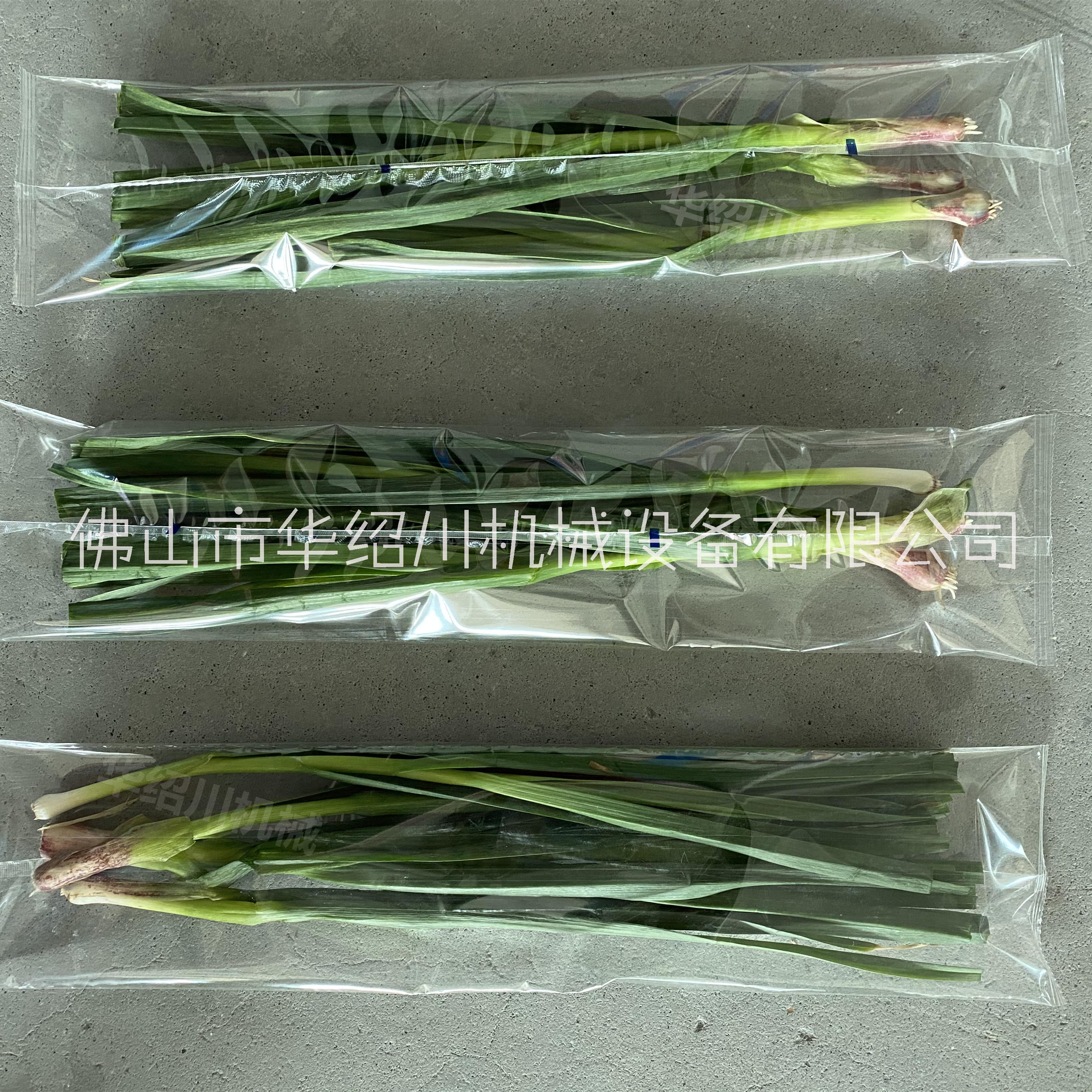 全自動(dòng)蔬菜包裝機(jī) 華紹川機(jī)械600型號(hào) 青菜果蔬打包機(jī)