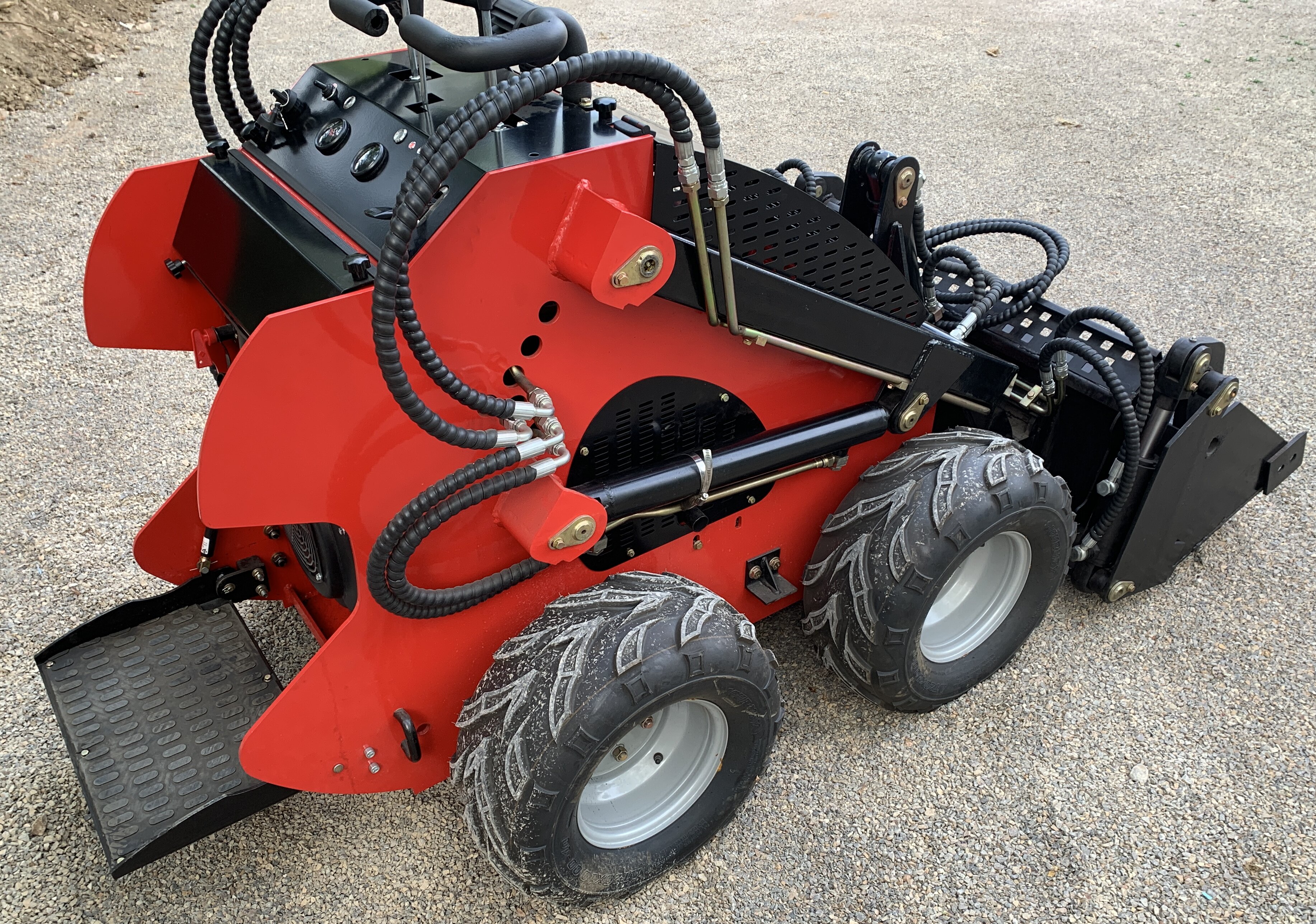 森岳滑移-四合一鏟斗