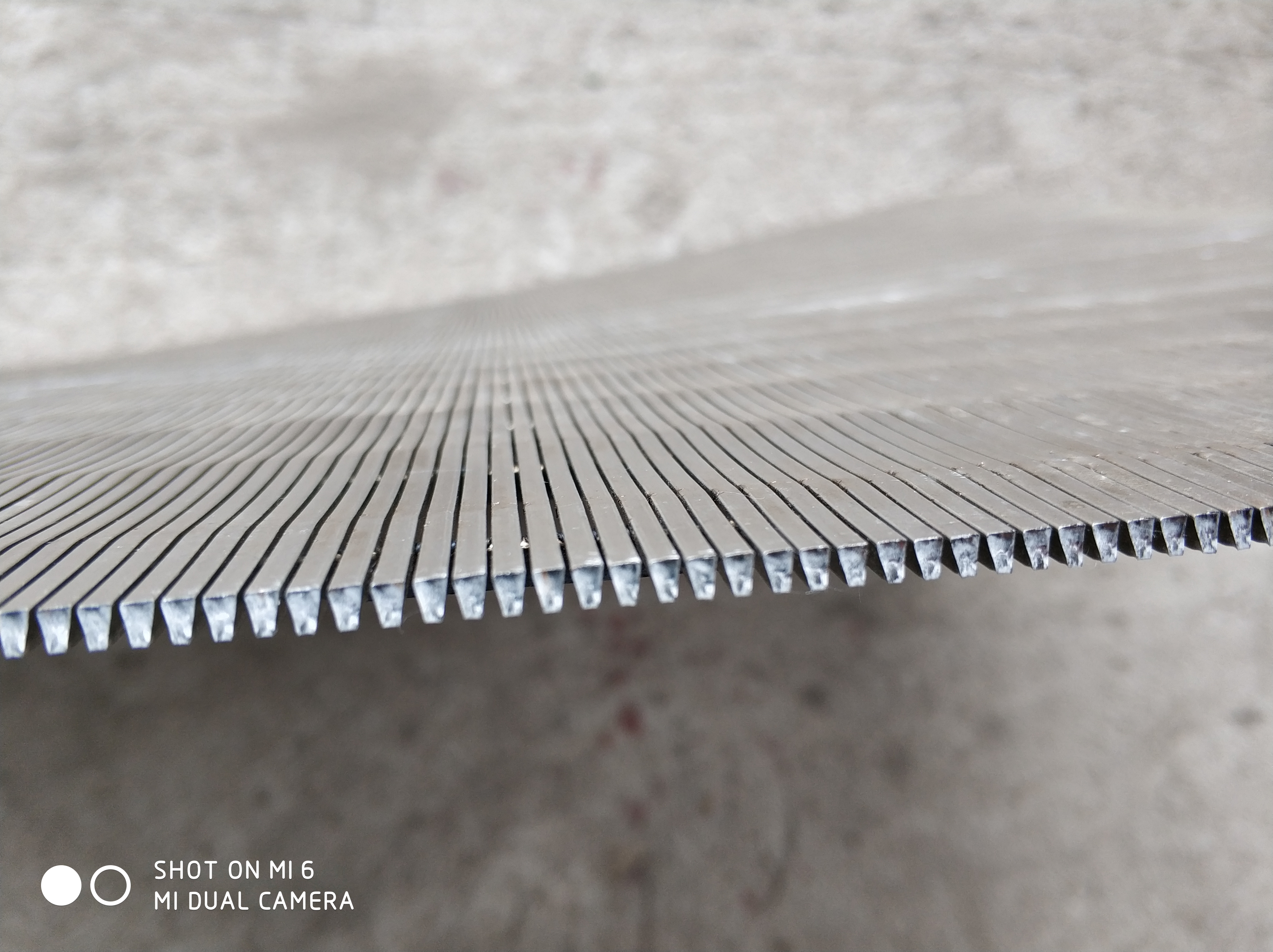 河北楔形絲篩網(wǎng)錳鋼篩網(wǎng)廠家，批發(fā)，報(bào)價(jià)【安平縣銘闊絲網(wǎng)制品有限公司】 楔形絲篩網(wǎng) 楔形絲篩網(wǎng)定制 河北楔形絲篩網(wǎng)定制