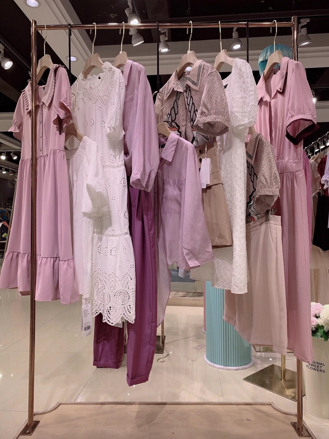 大 牌品牌述忘2022夏品牌女裝折扣尾貨一手貨源批發(fā)