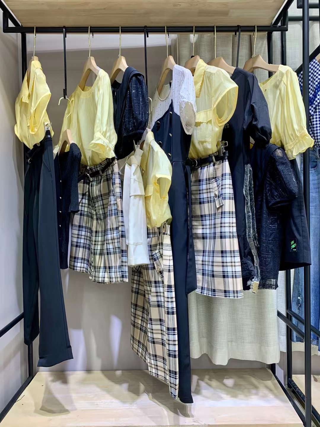 杭州品牌尤西子2022夏品牌女裝撤柜下架尾貨直播貨源 女裝尾貨批發(fā) 品牌折扣女裝