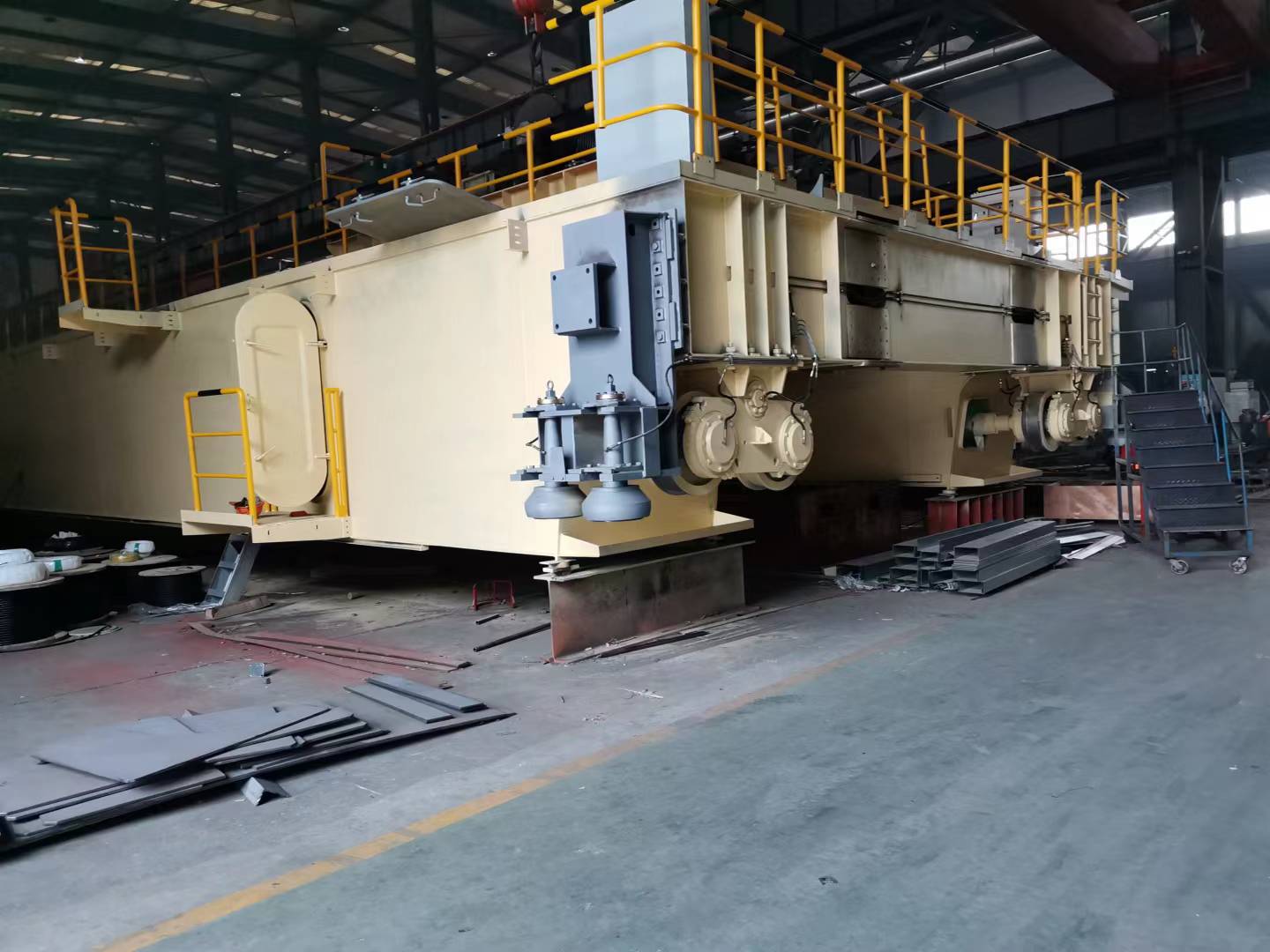 鋼結(jié)構(gòu)除銹噴漆 彩鋼瓦翻新噴漆 罐體噴漆翻新