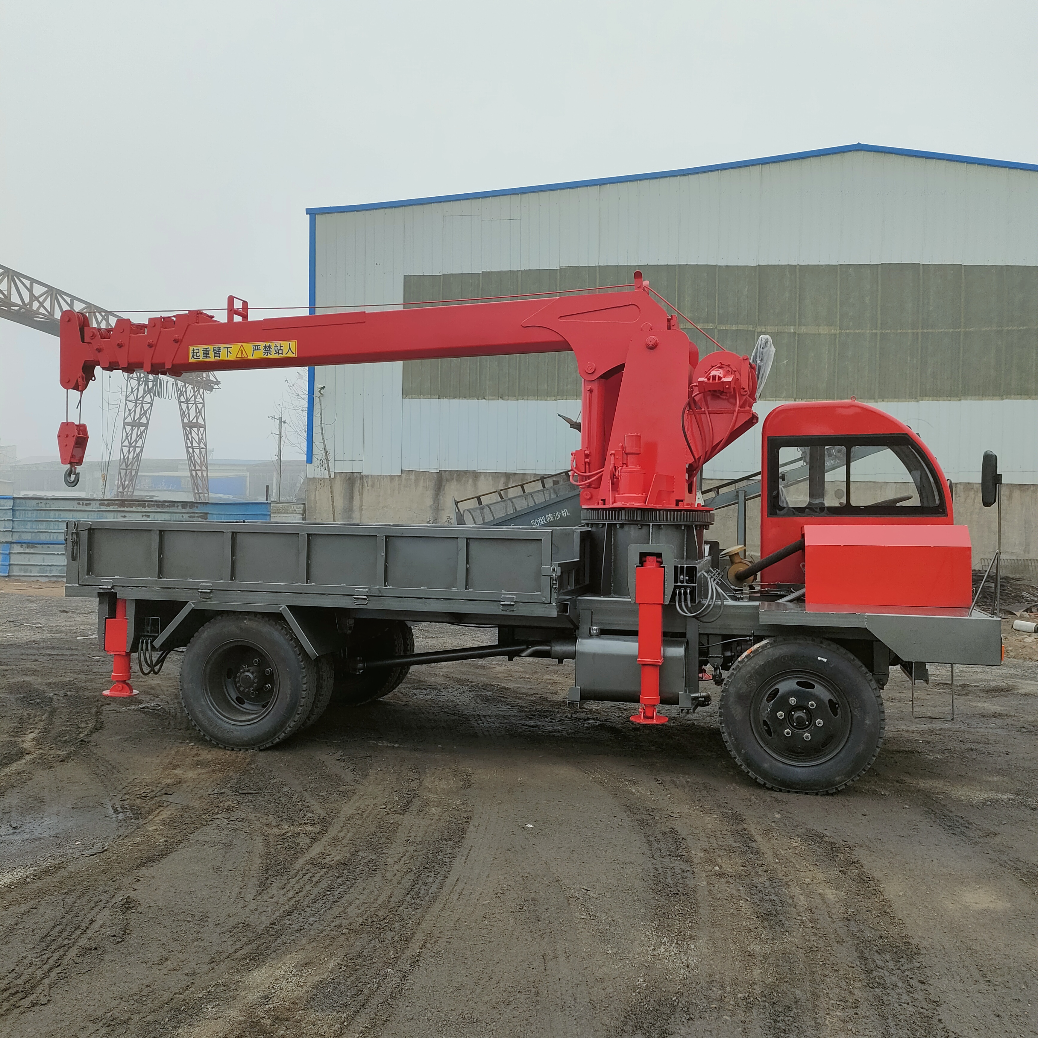 益宇四不像隨車吊 輪式四不像底盤吊機(jī)定制