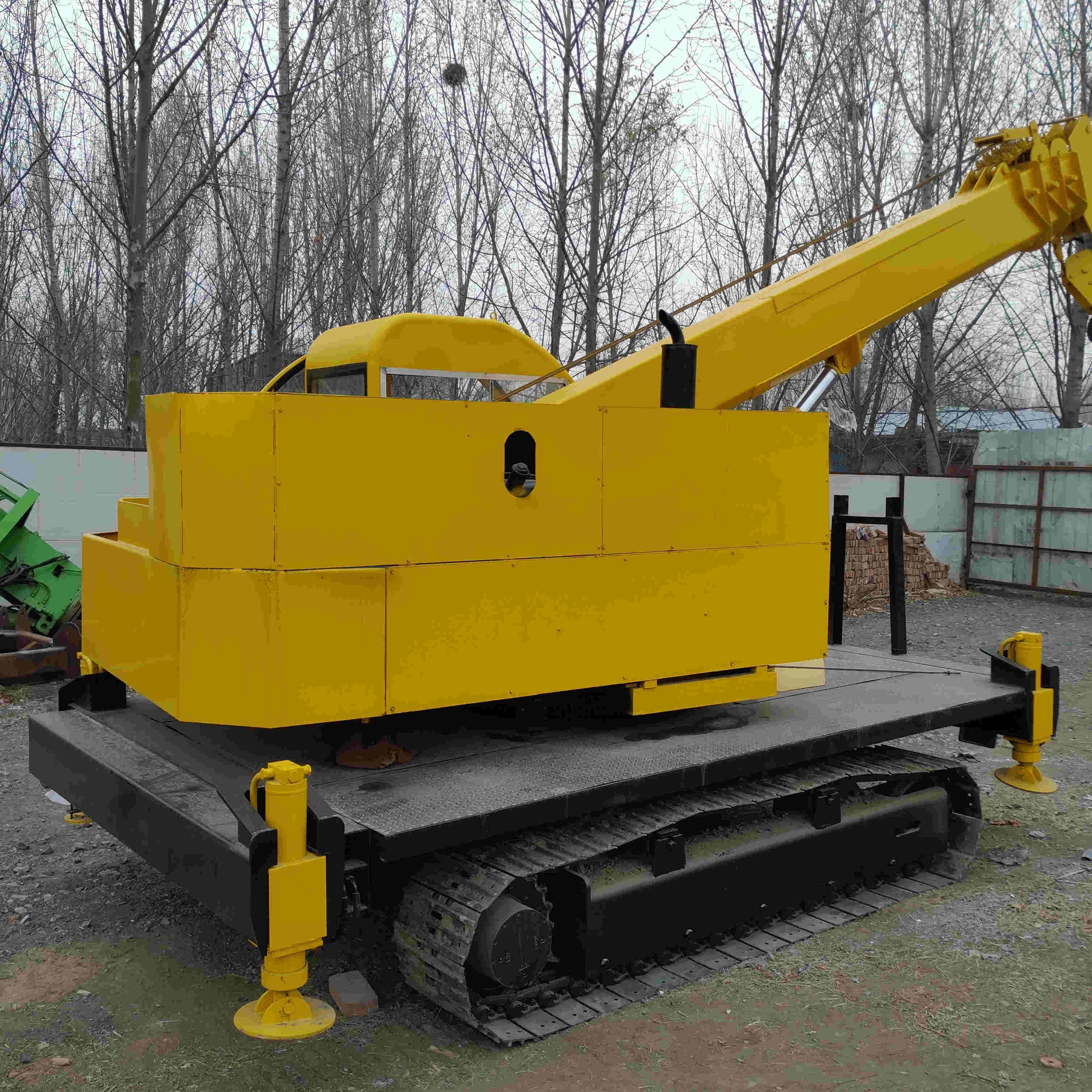 益宇重工履帶吊車 鋼制履帶底盤吊車定制