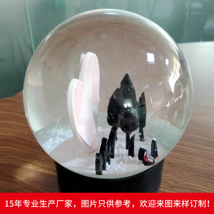廠家定制樹脂水球內(nèi)景亞克力塑料雪花球擺件定制加工創(chuàng)意禮品