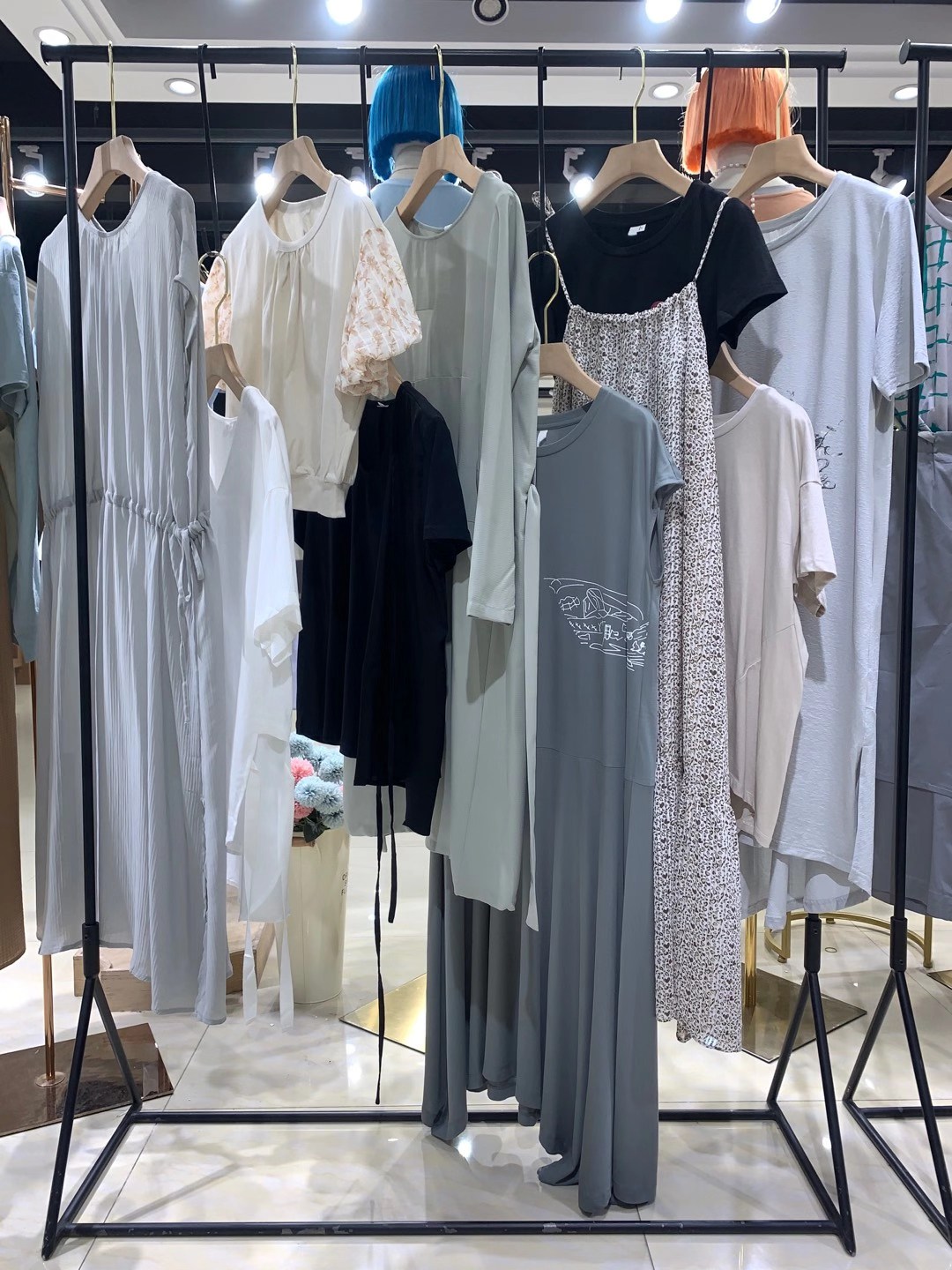 大 牌品牌述忘 2022 夏品牌折扣女裝尾貨一手貨源批發(fā)