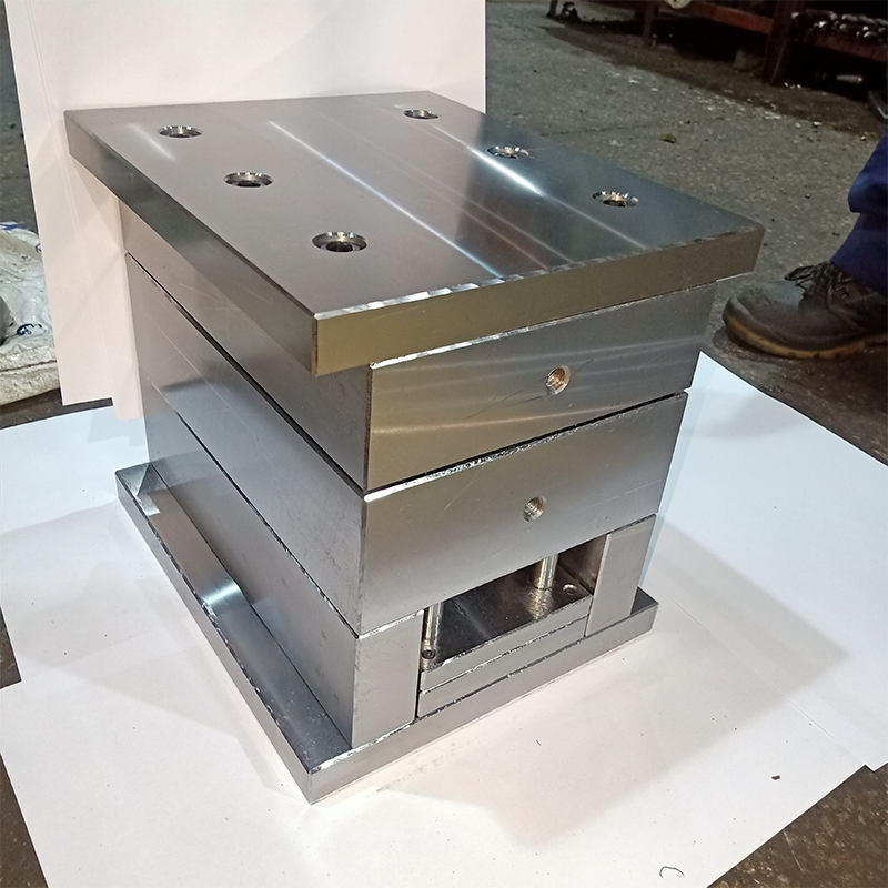 專業(yè)塑膠模架定制 提供優(yōu)良的塑膠模架  制造五金模具