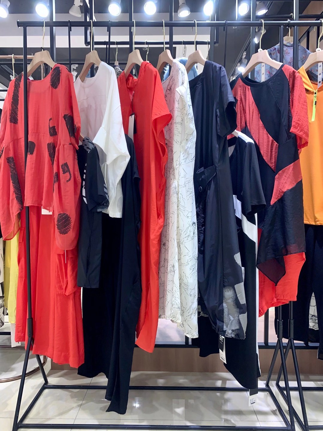 意大利品牌 九度花絮2021 秋冬女裝折扣庫存批發(fā)渠道