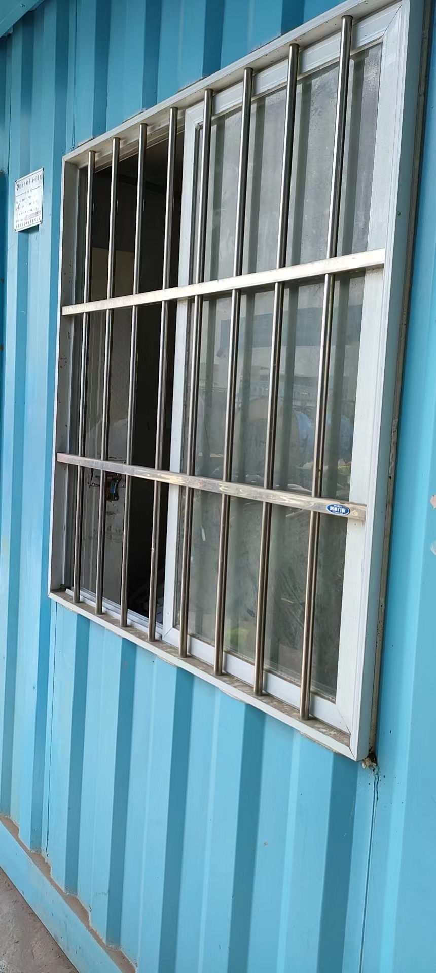 不繡鋼防護欄雨棚