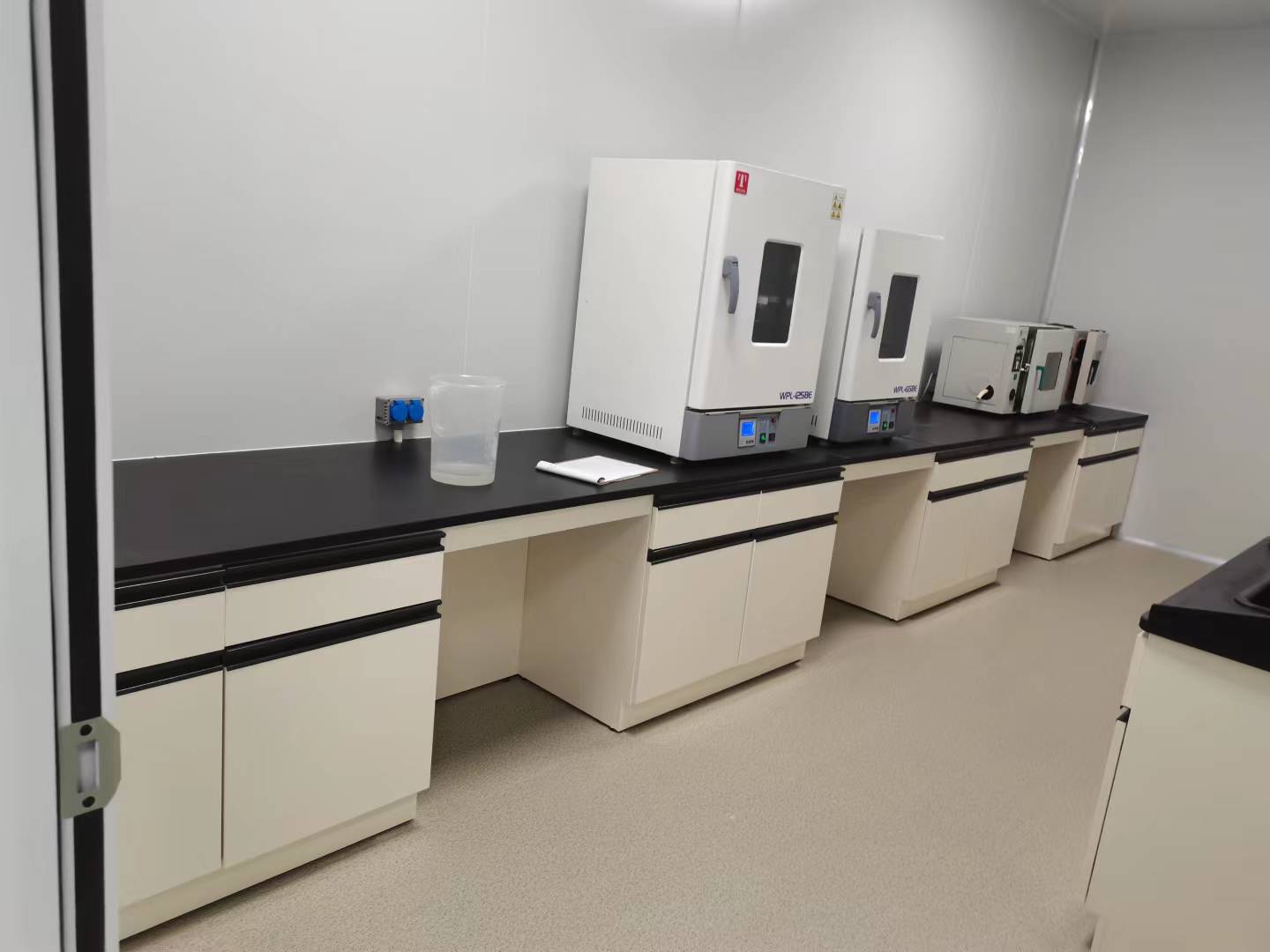 浙江溫州全鋼通風(fēng)柜實(shí)驗(yàn)臺(tái)批發(fā)報(bào)價(jià)推薦廠家聯(lián)系電話