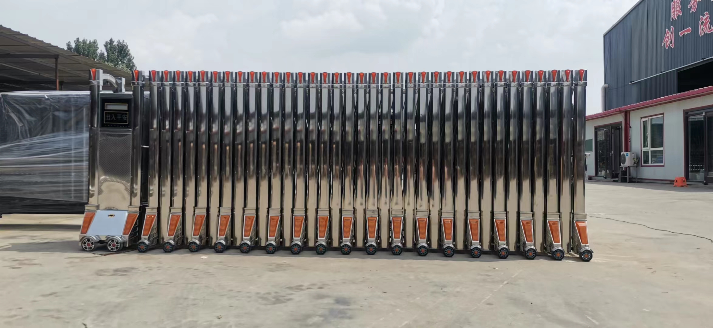 伸縮門(mén)哪里有賣  伸縮門(mén)批發(fā)價(jià)格 伸縮門(mén)報(bào)價(jià) 伸縮門(mén)報(bào)價(jià)多少錢(qián) 伸縮門(mén)報(bào)價(jià)賣多少錢(qián) 伸縮門(mén)能賣多少錢(qián)