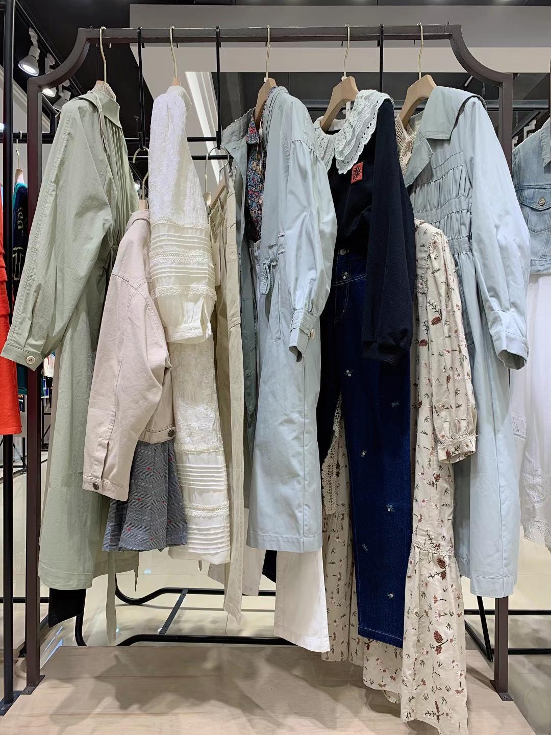 森系時(shí)尚品牌女裝芭依璐 2022夏品牌女裝撤柜下架尾貨一折清倉(cāng)