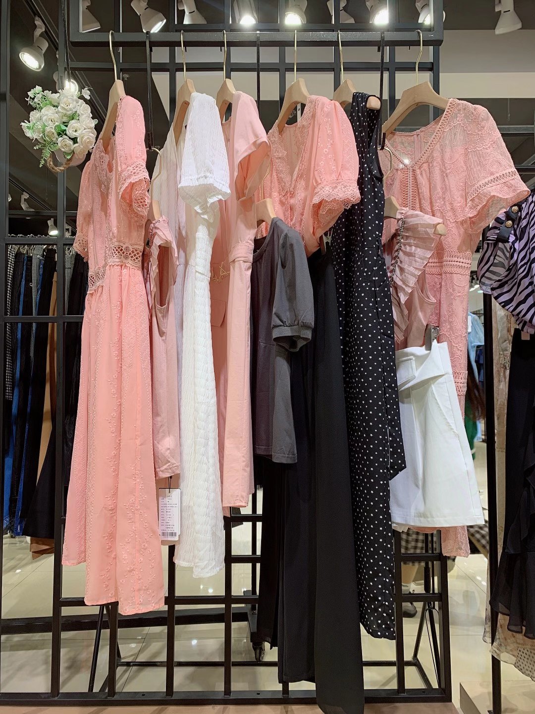 一二線品牌華丹妮2022 夏精 品品牌折扣女裝尾貨批發(fā)貨源