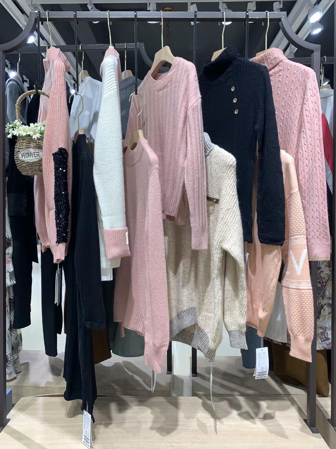 國內(nèi)一二線品牌女裝折扣尾貨 SGWAWA毛衣系列品牌折扣女裝批發(fā)一手貨源
