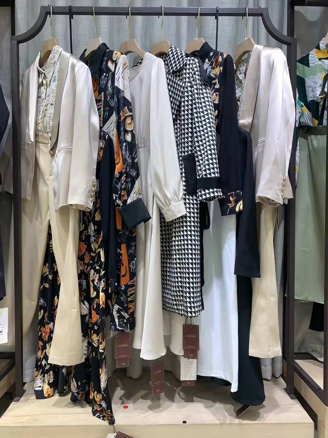 熱賣品牌女裝迪奧漫 2022 春精 品折扣女裝店尾貨庫(kù)存批發(fā)