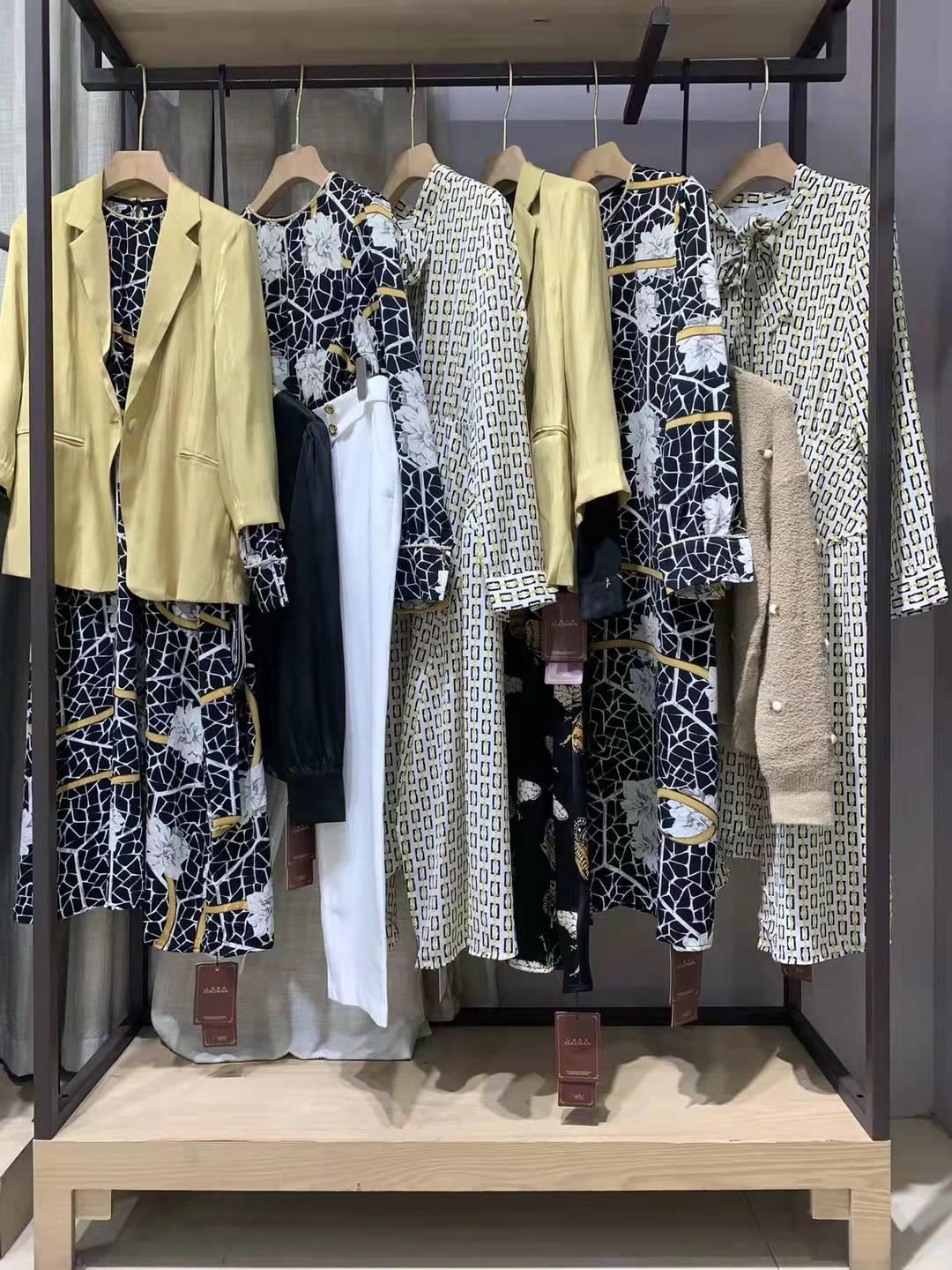 熱賣品牌女裝迪奧漫 2022 春精 品折扣女裝店尾貨庫(kù)存批發(fā)