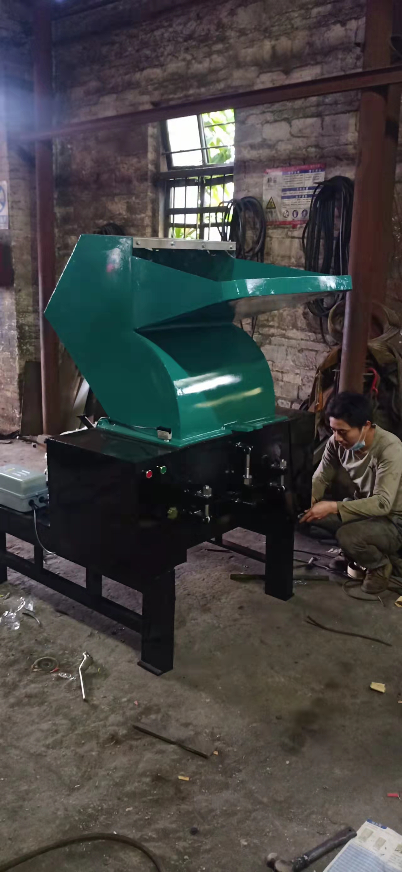 佛山靜音破碎機(jī)-中速破碎機(jī)-機(jī)邊破碎機(jī)