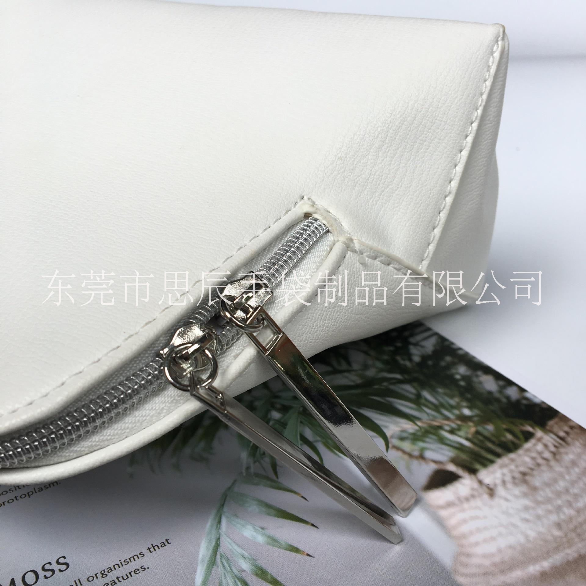 廠家定制白色荔枝紋PU化妝包透明PVC拼接手拿化妝用品收納包