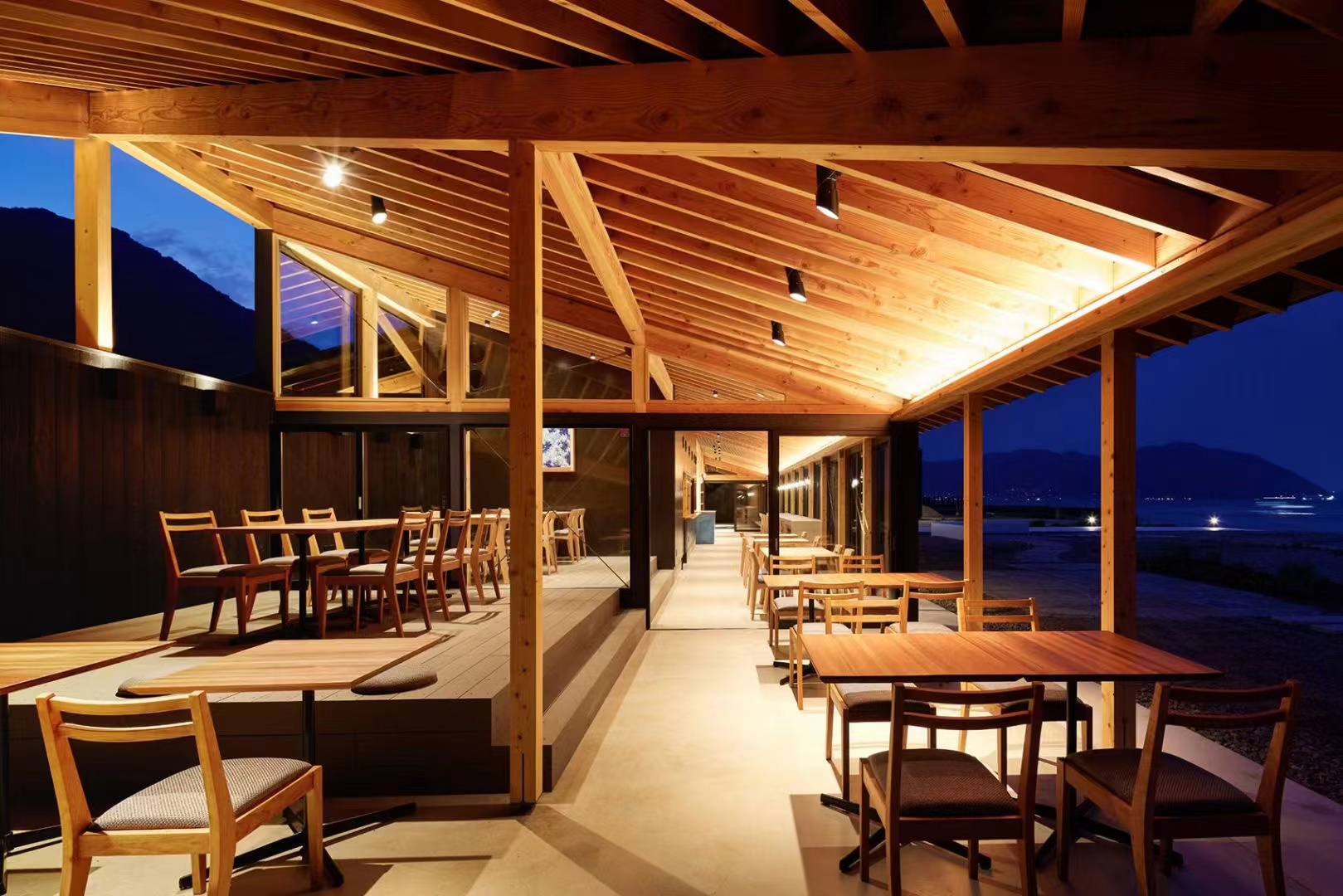 江蘇鹽城膠合木海景餐廳 日式料理店 木結(jié)構(gòu)木屋建筑 木結(jié)構(gòu)設(shè)計施工