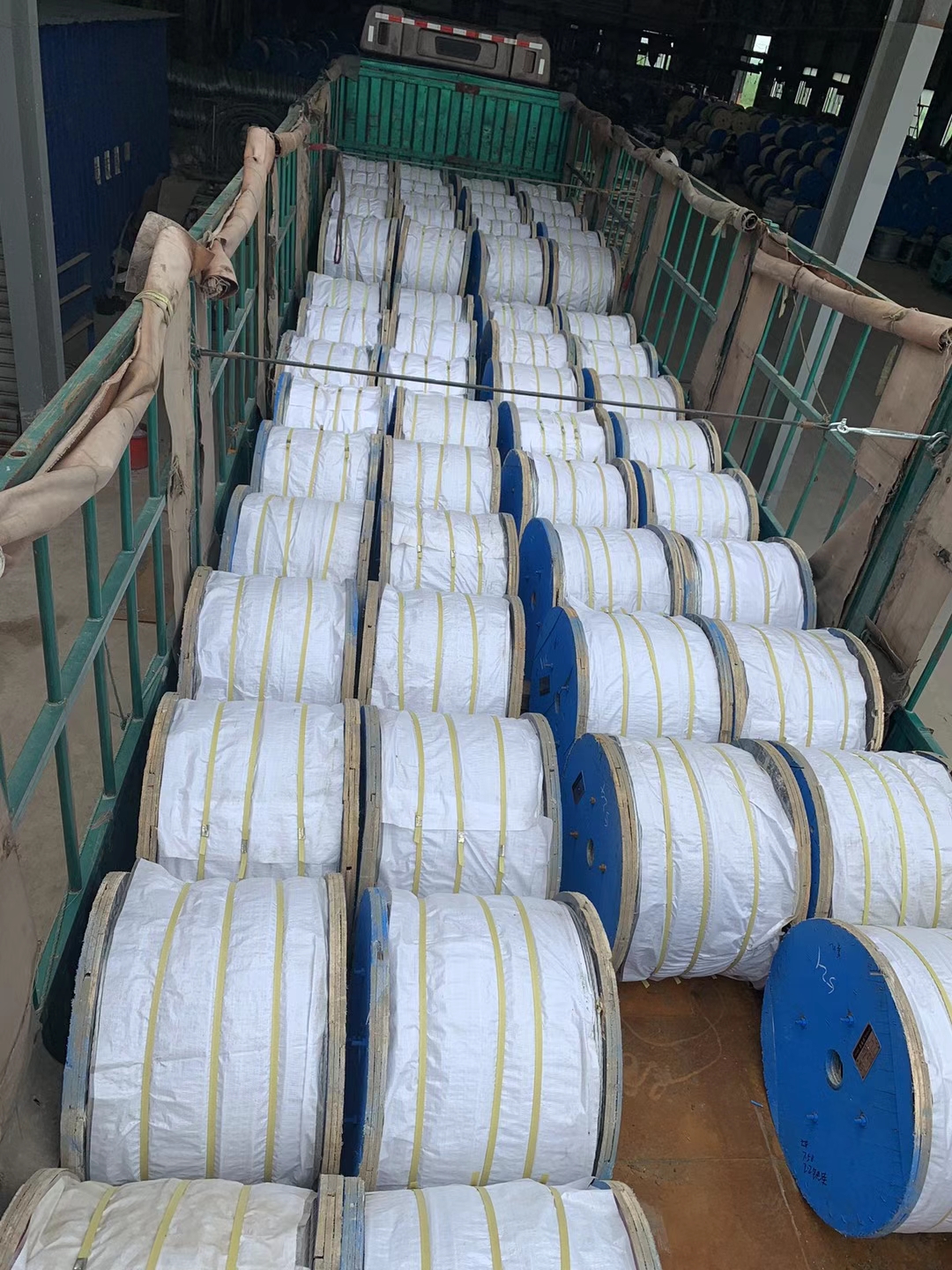 熱鍍鋅鋼絞線農(nóng)業(yè)不銹鋼絲葡萄架獼猴桃鋼絲繩通信電力拉線鋼絞線