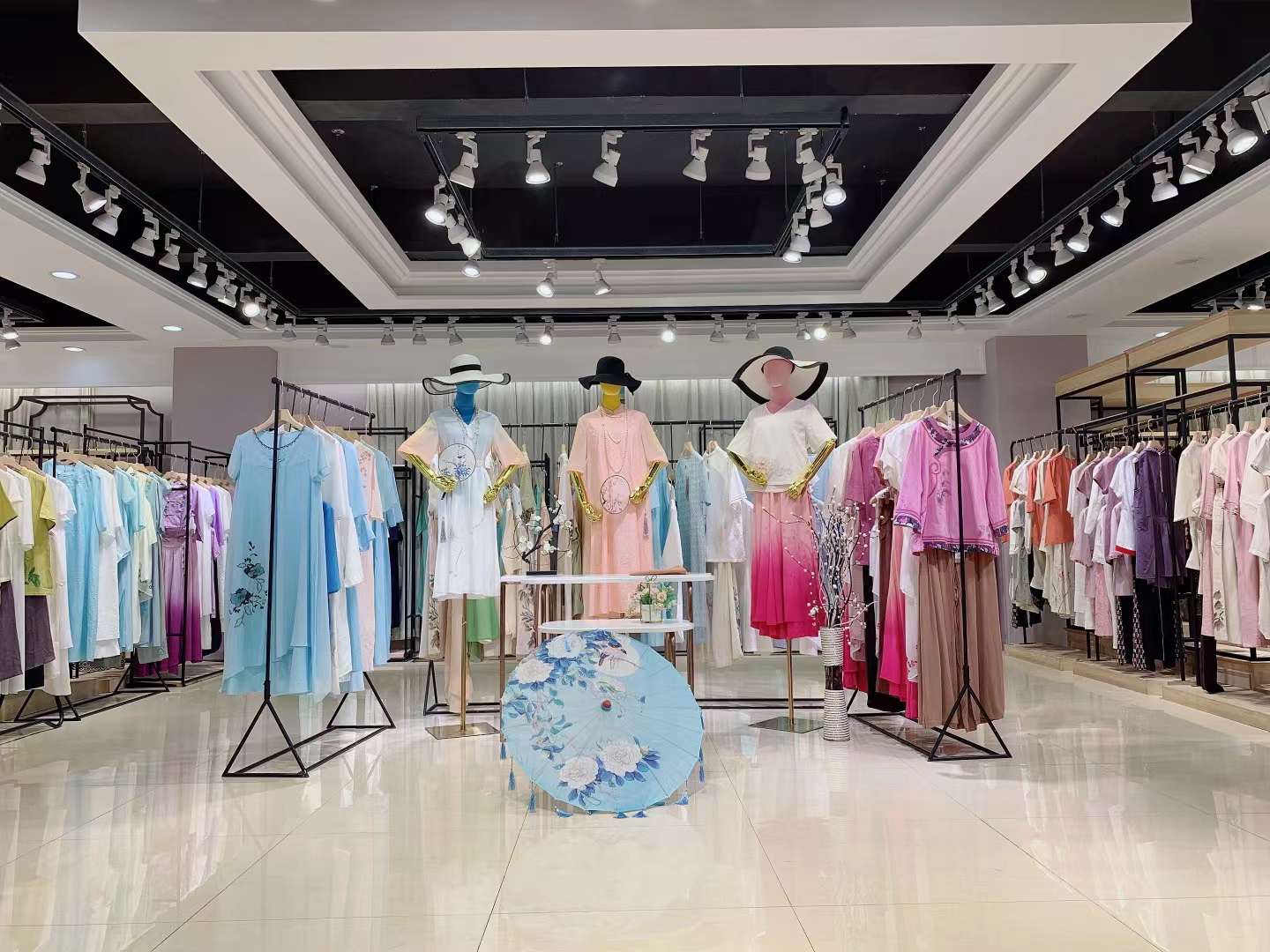 杭州時尚女裝木棉道 2022 夏大 牌女裝折扣尾貨走份批發(fā)