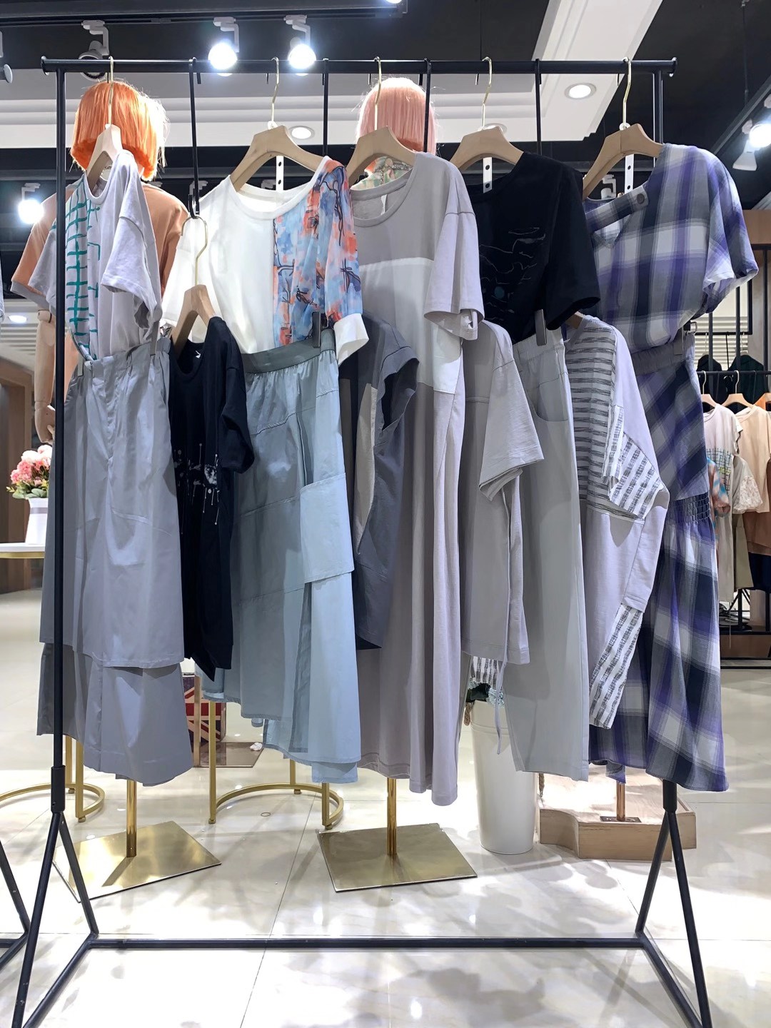 高端 品牌瑪瑪綈 2022夏品牌女裝折扣庫存貨源批發(fā)供應(yīng)鏈