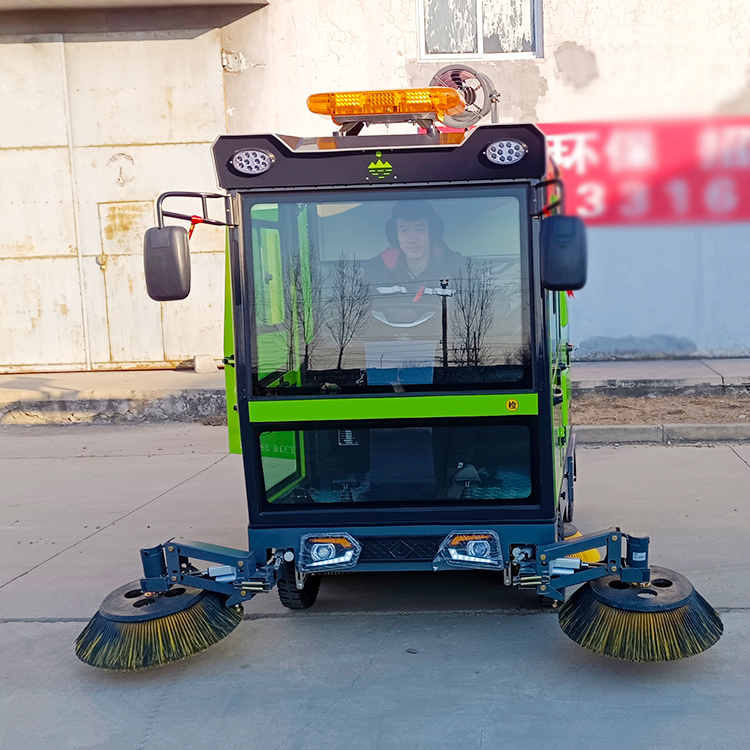 小型電動掃地車環(huán)衛(wèi)清掃車 新能源電動掃路車價格 全封閉霧炮清掃車