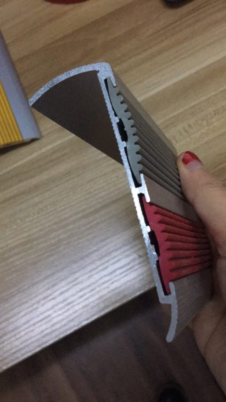 江蘇防滑條廠家，價格，多少錢【常熟市沙家浜鎮(zhèn)順楓工程材料廠】