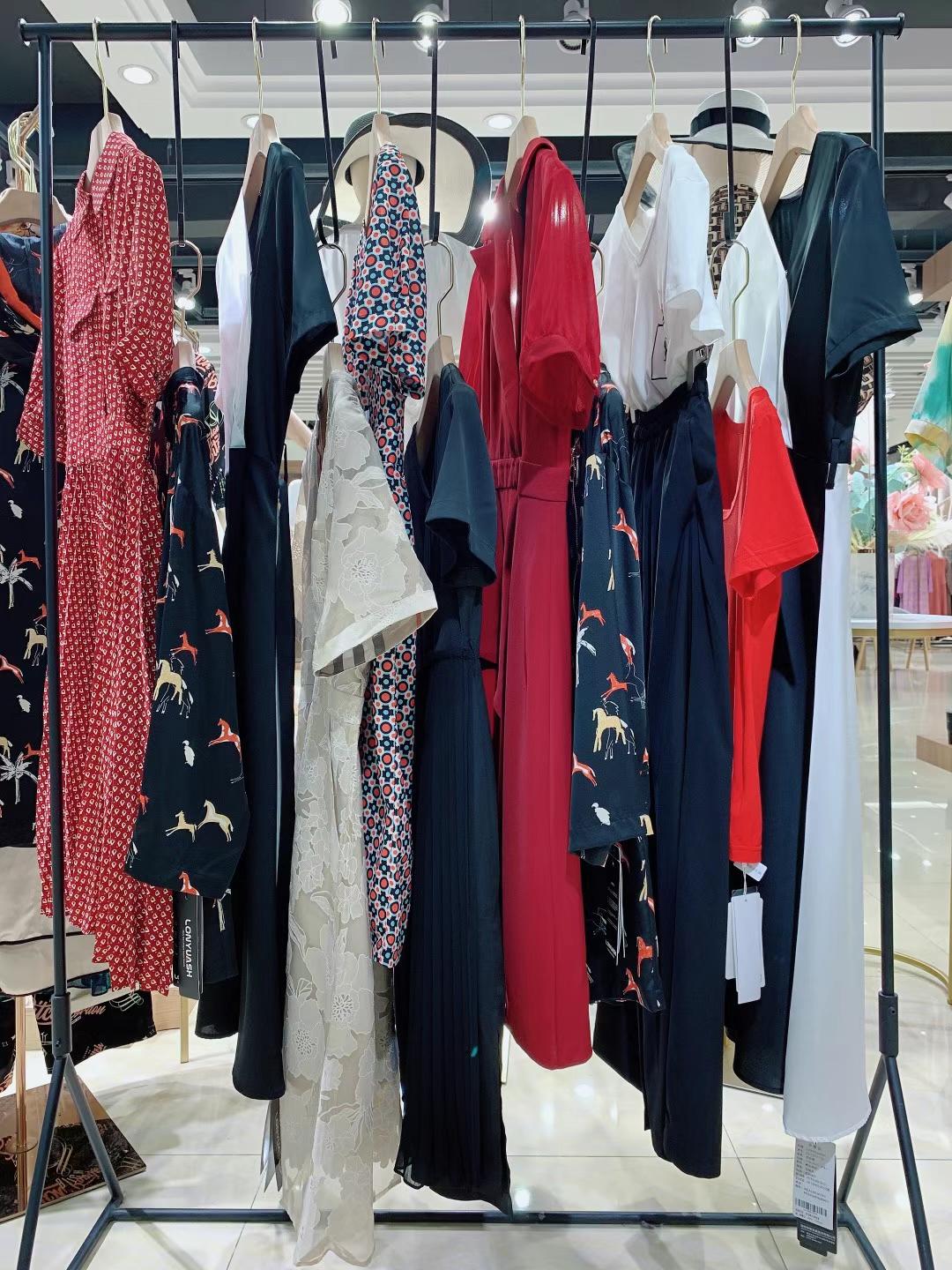 杭州品牌隆緣裳 2022國(guó)內(nèi)品牌折扣女裝尾貨走份批發(fā)