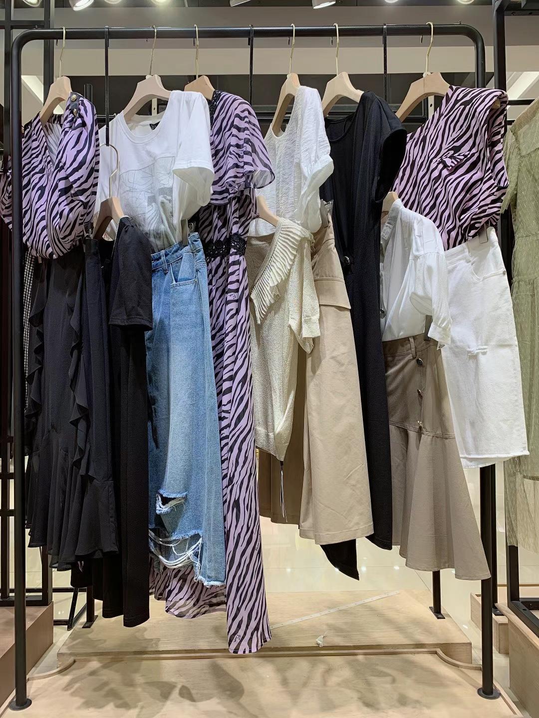 香港【華丹妮VADAINI】22春潮牌專柜撤柜女裝折扣店一手貨源批發(fā)