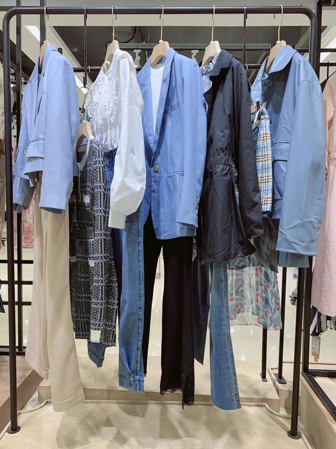 蔓諾蒂2022精 品女裝折扣尾貨庫(kù)存一手貨源批發(fā)市場(chǎng)