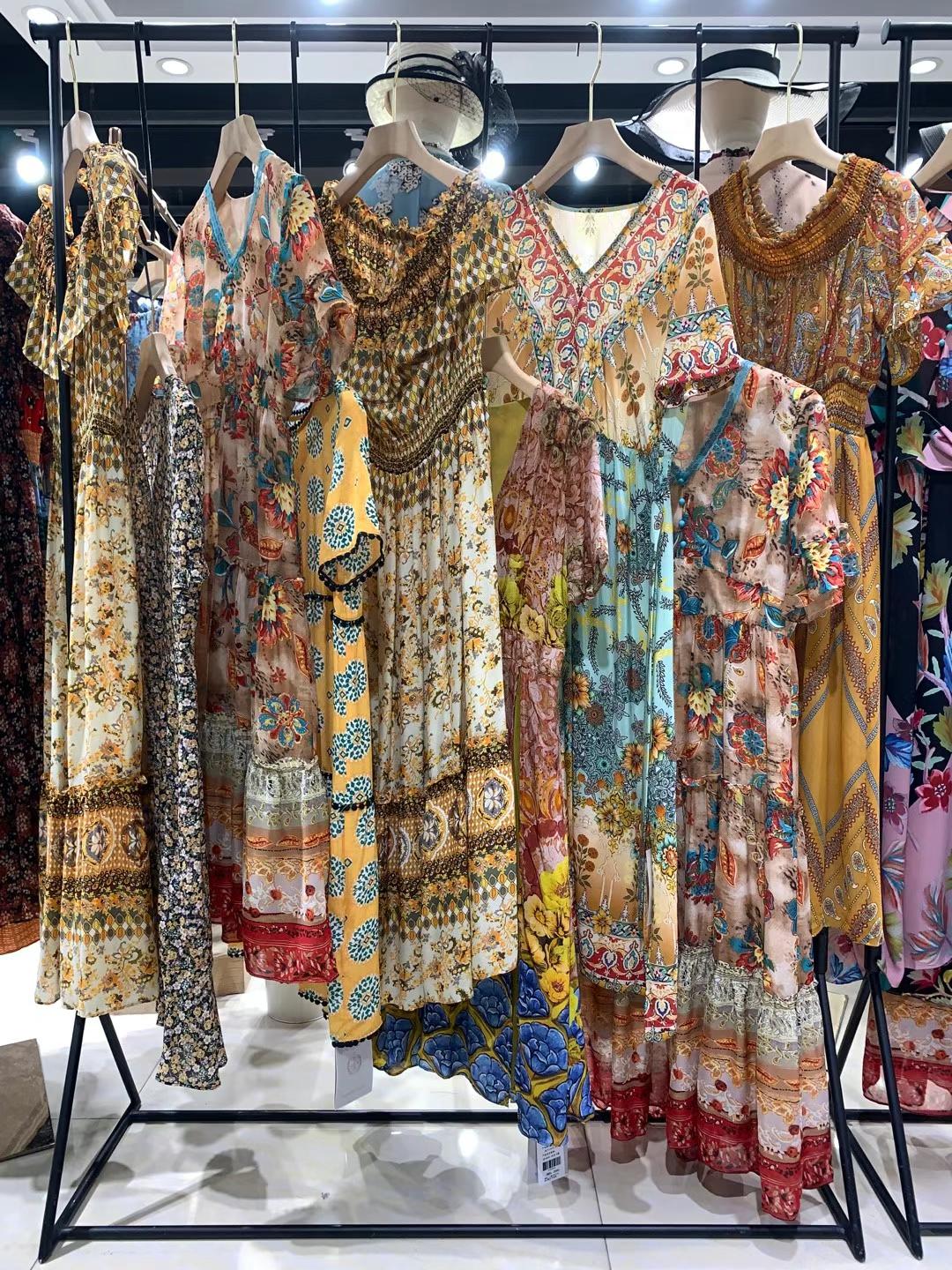 大 牌女裝香草集2022夏品牌女裝折扣店尾貨貨源批發(fā)渠道