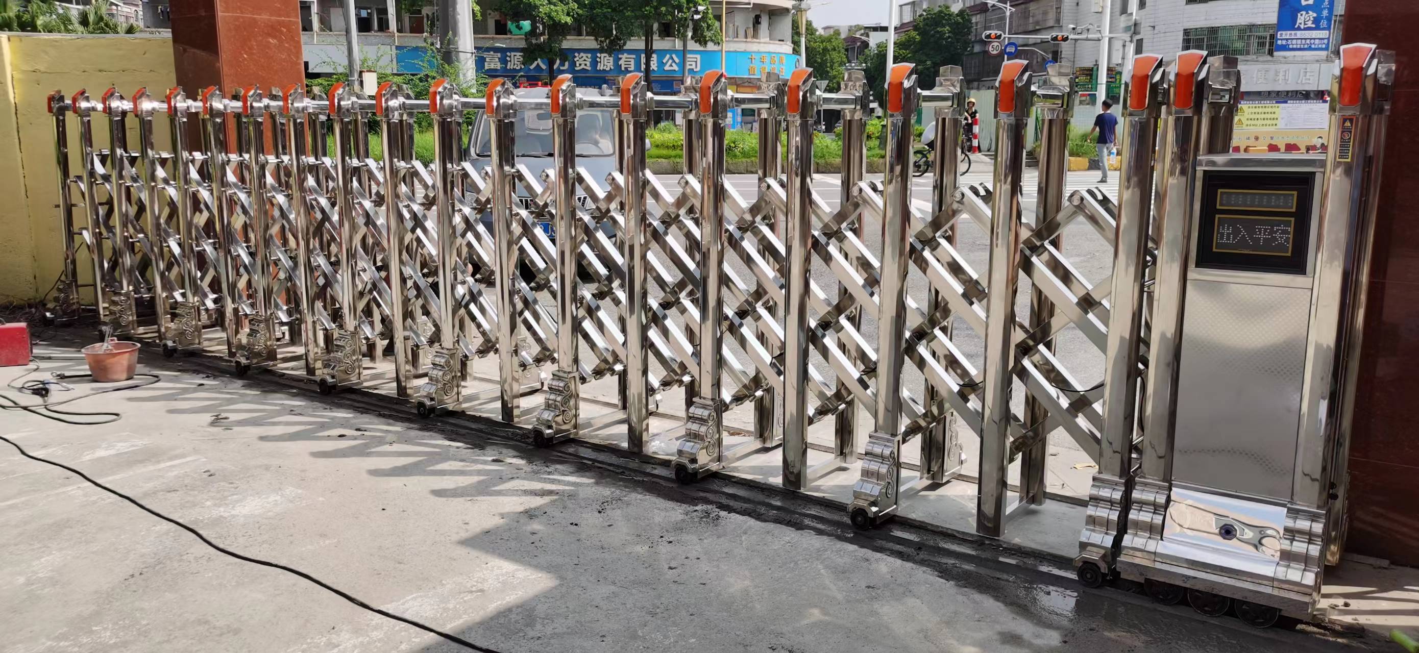 鋁合金伸縮門 鋁合金伸縮門價格 鋁合金伸縮門供應商 東莞鋁合金伸縮門-廠家供應-價格-定制