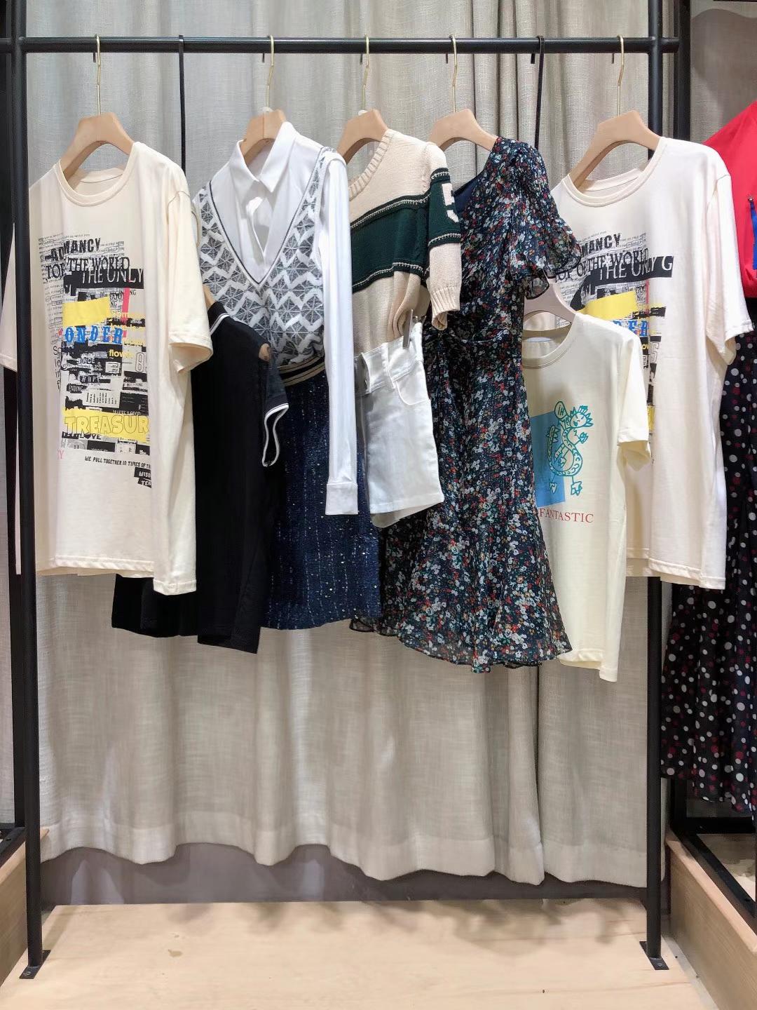 時(shí)尚品牌撤柜女裝歌錦2022女裝庫存批發(fā)折扣直播一折拿貨渠道