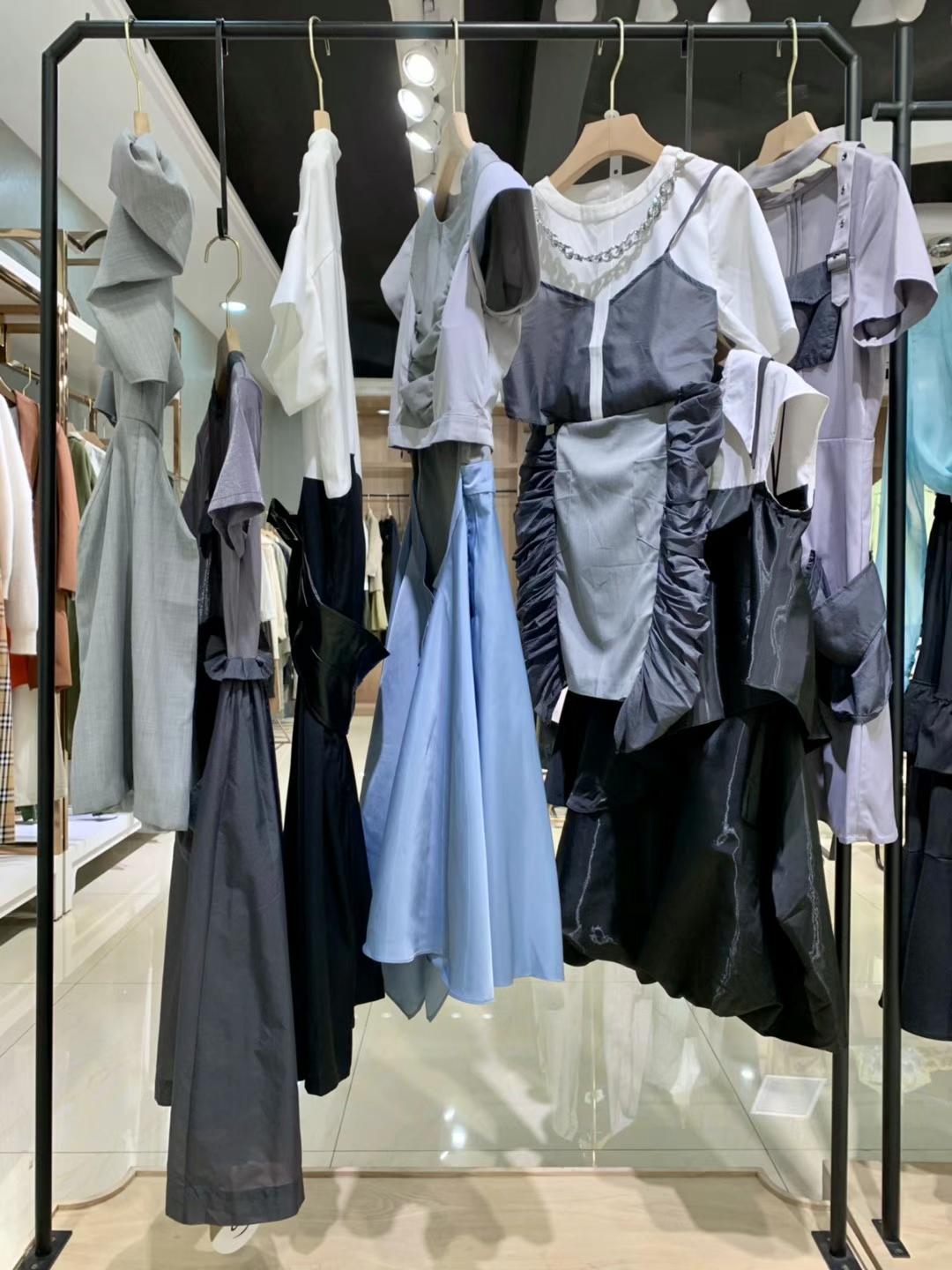 上海品牌Break The cycle2022女裝折扣尾貨直播間進(jìn)貨貨源