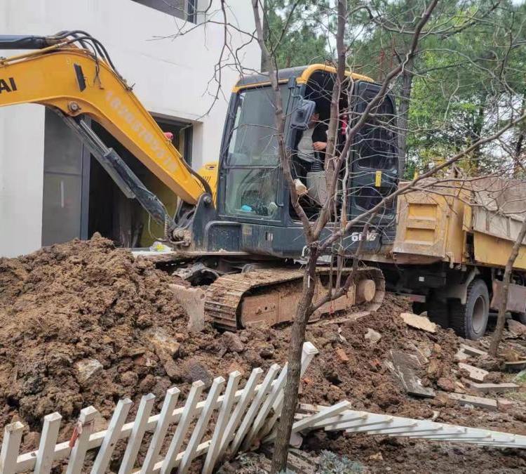 義烏建筑工地垃圾清運(yùn)價(jià)格，裝修垃圾清理電話 義烏建筑垃圾清運(yùn)電話