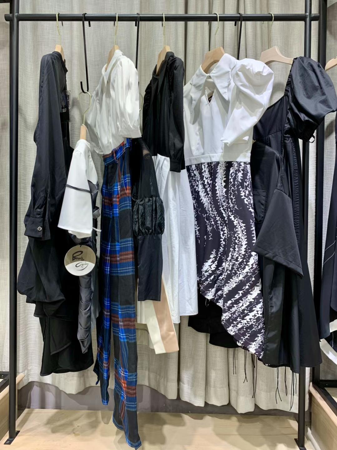 上海品牌Break The cycle2022女裝折扣尾貨直播間進(jìn)貨貨源