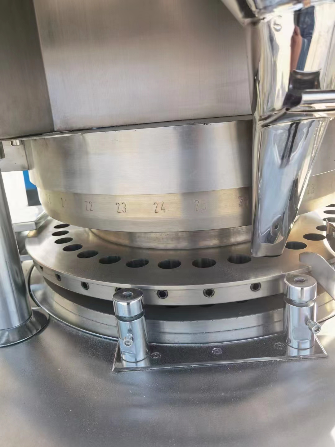 出售二手45沖高速旋轉(zhuǎn)式壓片機，二手45沖旋轉(zhuǎn)式壓片機