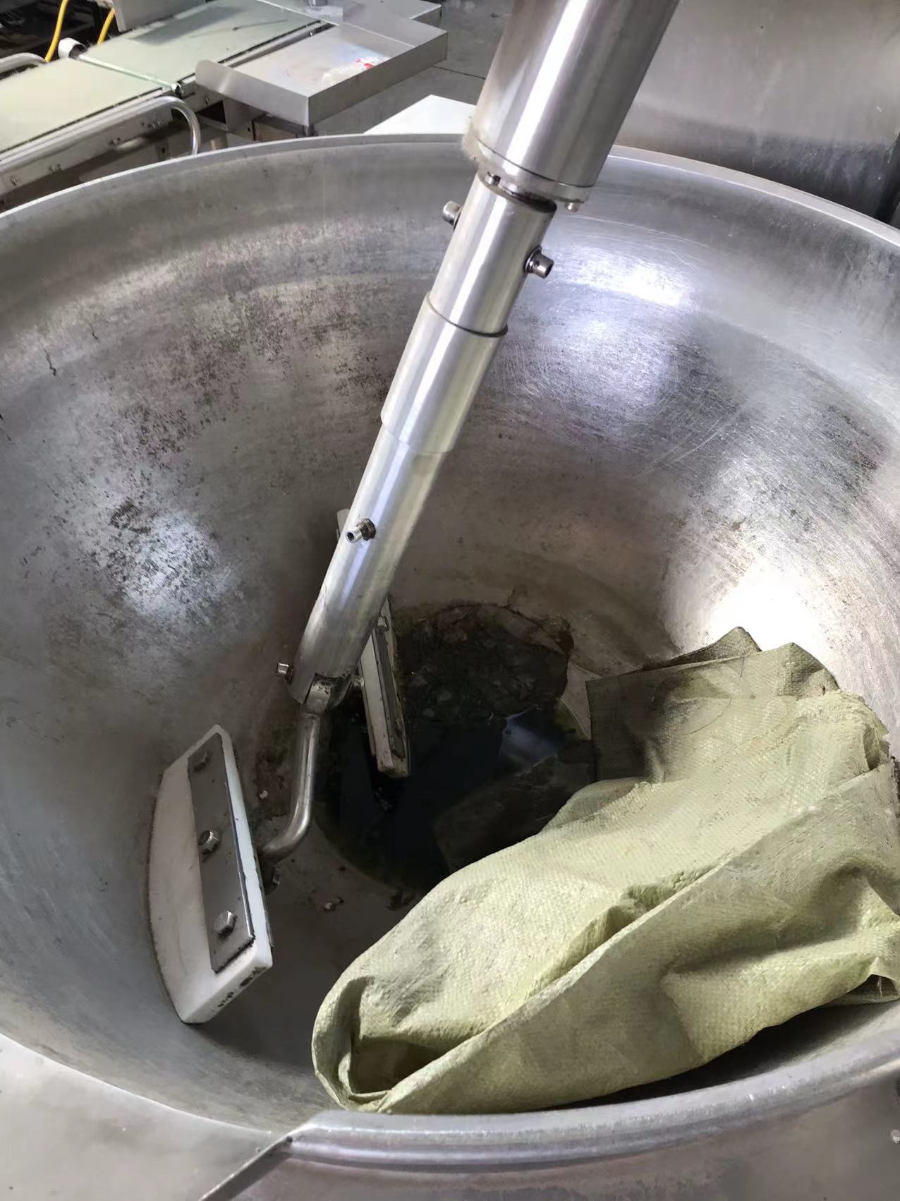 二手500L燃?xì)庑行菙嚢璩村?火鍋底料辣椒醬炒鍋 高粘度炒制攪拌夾層鍋500升燃?xì)庑行浅村?  title=