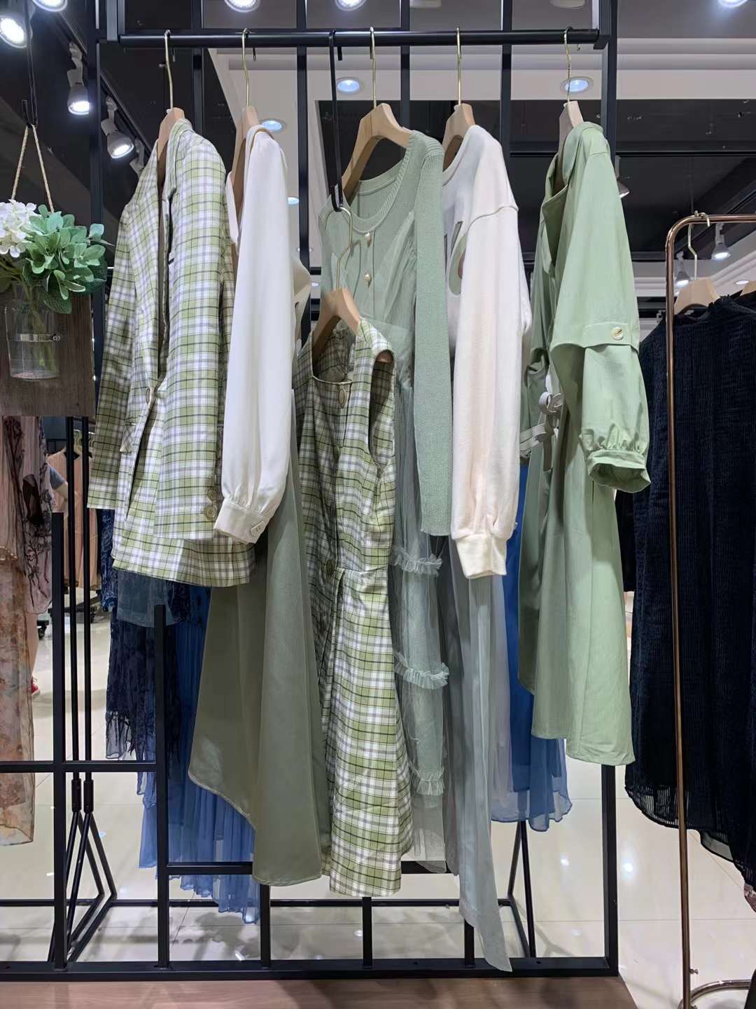 【MCC】2022秋上海萬(wàn)達(dá)專柜撤柜女裝尾貨貨源批發(fā) 直播品牌折扣女裝批發(fā)