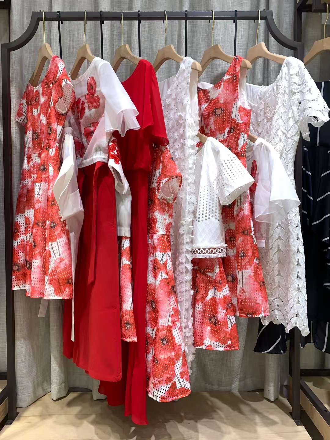 高 檔原創(chuàng)設計師品牌朗黛國際2022折扣女裝批發(fā)尾貨供應商