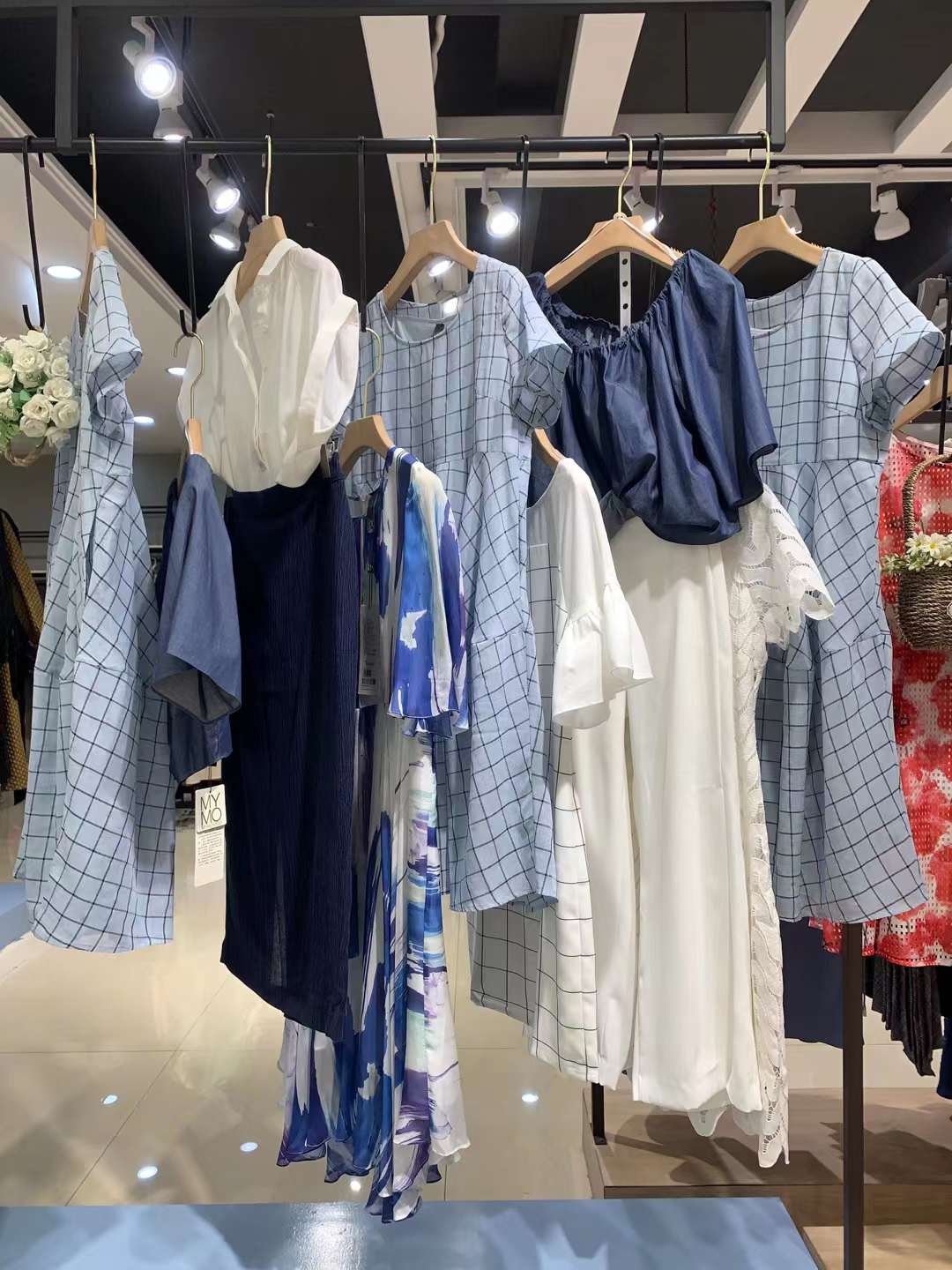 高 檔原創(chuàng)設計師品牌朗黛國際2022折扣女裝批發(fā)尾貨供應商