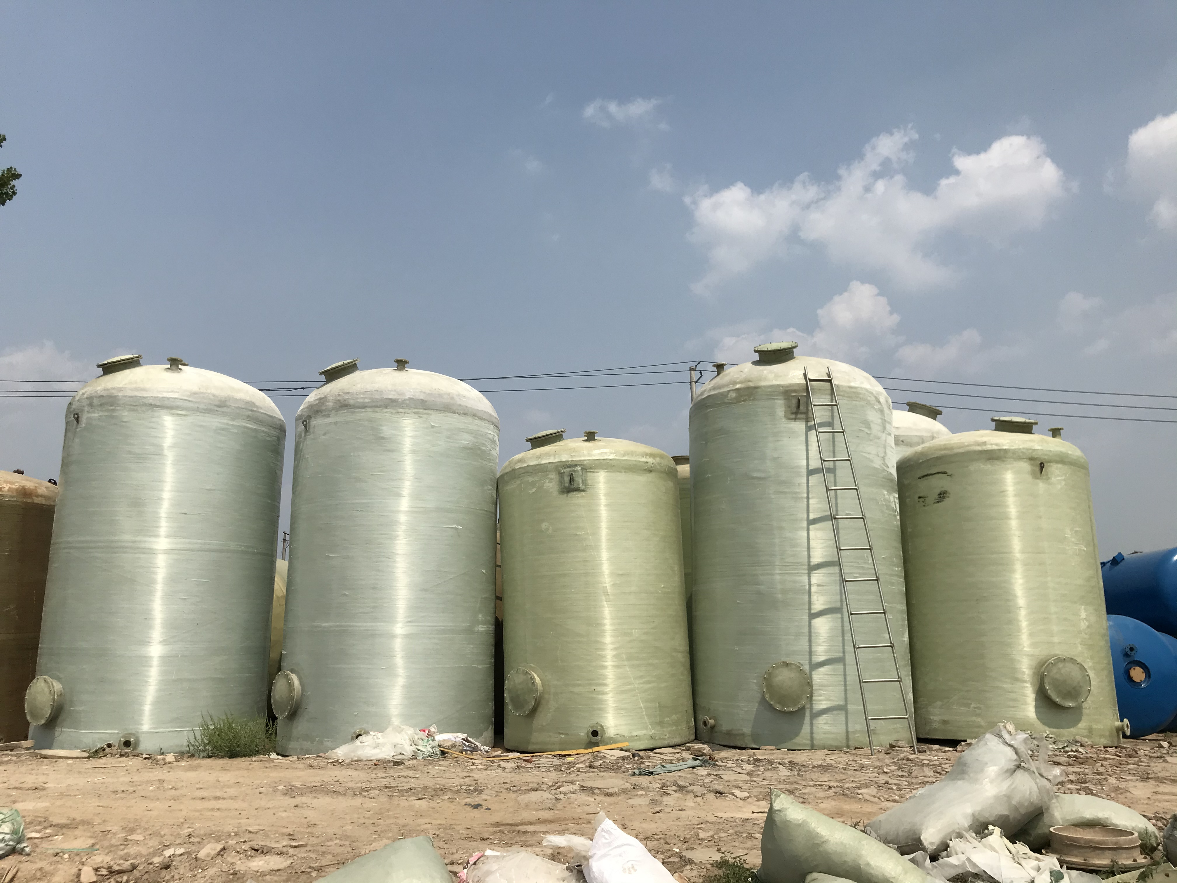 二手污水廢水100立方玻璃鋼儲(chǔ)藏罐 60立方玻璃鋼立臥式鹽酸儲(chǔ)罐 化工容器立式攪拌罐大型玻璃鋼儲(chǔ)罐