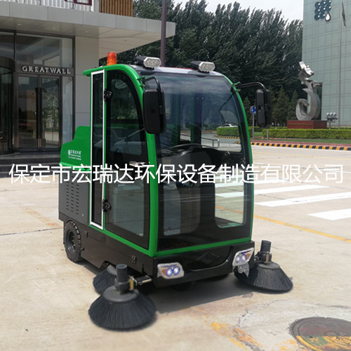 電動(dòng)清掃車(chē)，駕駛式電動(dòng)掃地車(chē)廠(chǎng)家