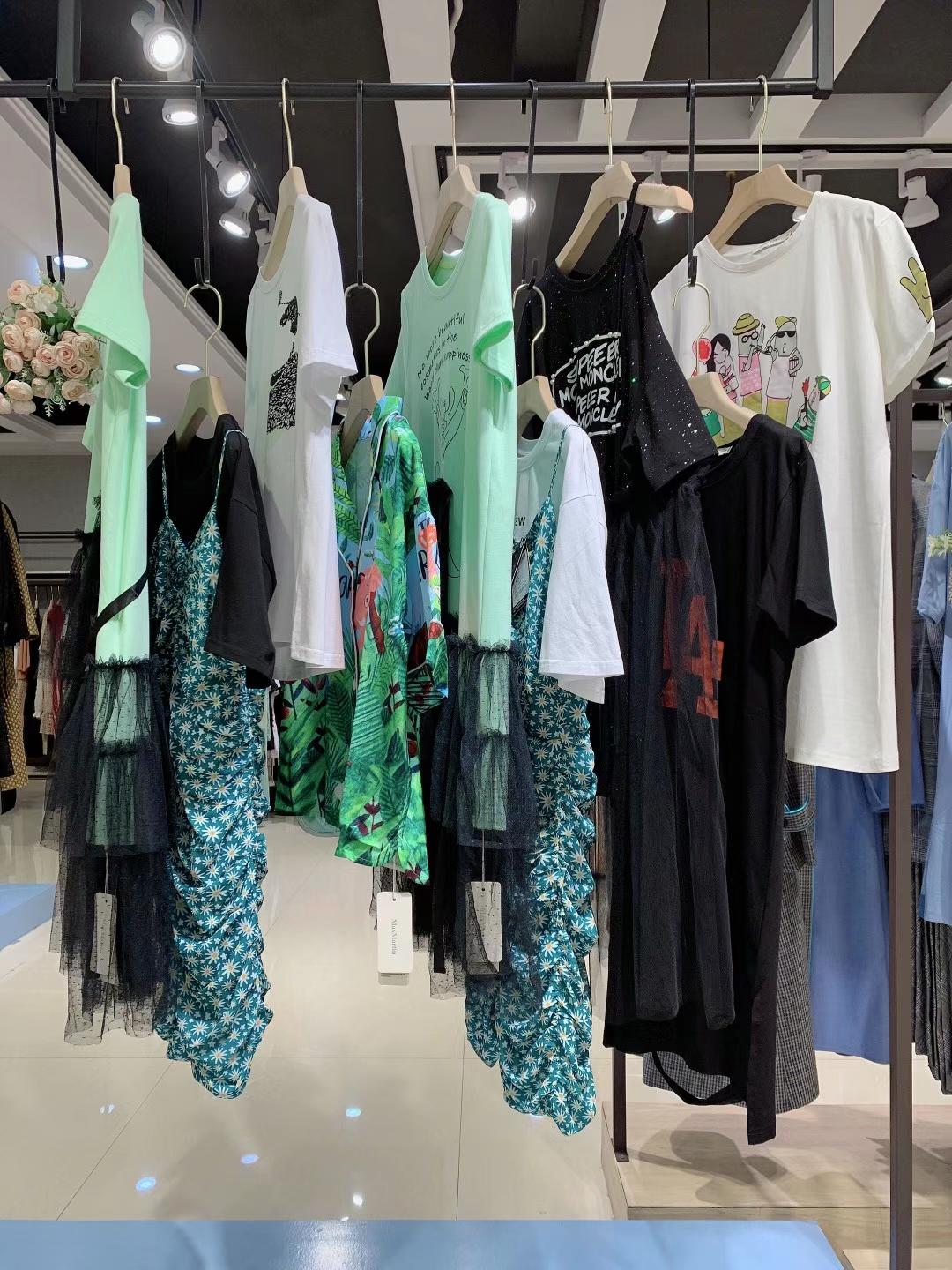 國內(nèi)知 名品牌瑪瑪綈2022夏剪標女裝折扣尾貨批發(fā)渠道