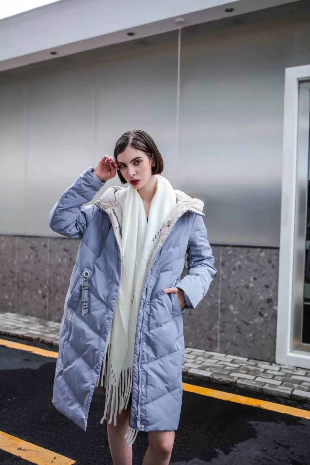 朗曼笛羽絨服品牌女裝專柜下架尾貨直播貨源 廣州石井品牌折扣女裝貨源供應(yīng)鏈