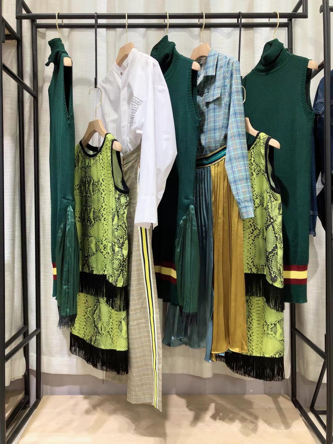 一二線品牌蔡伊文2022夏大碼女裝折扣尾貨貨源批發(fā)  女裝尾貨批發(fā)基地