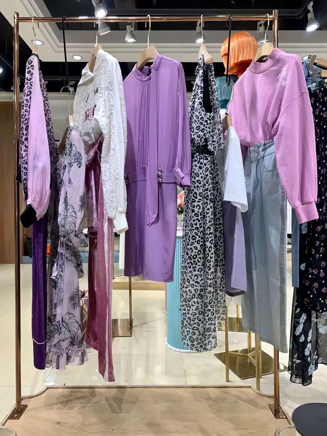 芭蒂娜badi na時(shí)尚品牌女裝走份批發(fā)一手貨源 全國一二線品牌女裝折扣尾貨批發(fā)