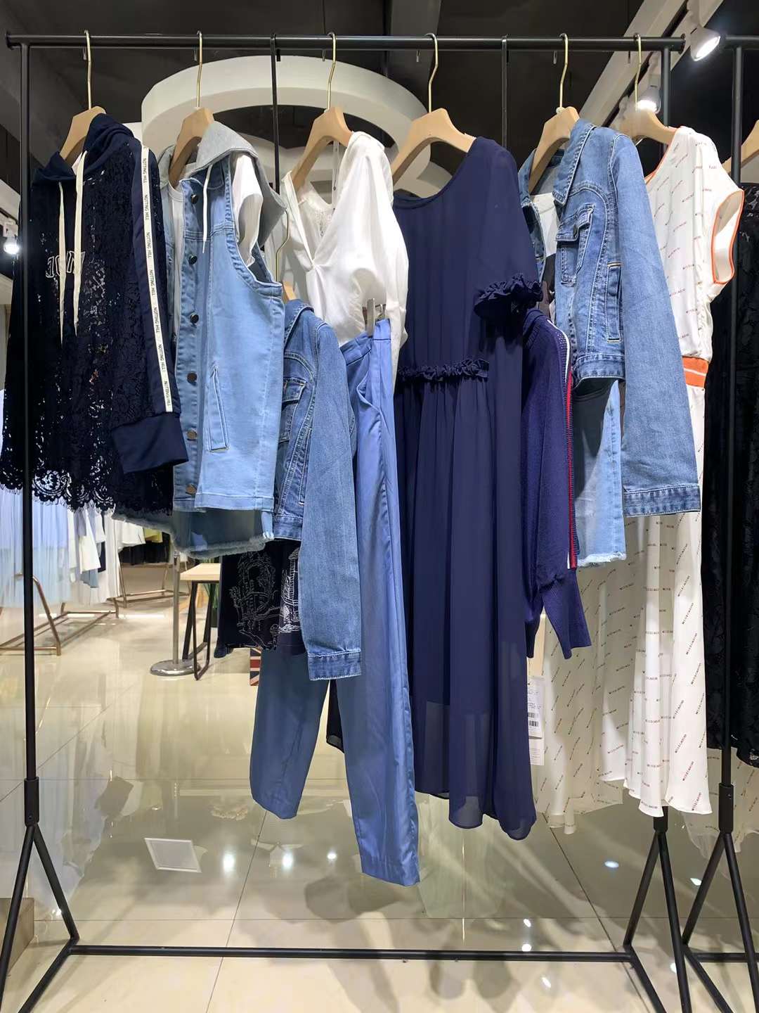 深圳品牌茉詩可可22品牌折扣店撤柜正 品女裝尾貨批發(fā)貨源 高 檔女裝打包走份撤柜