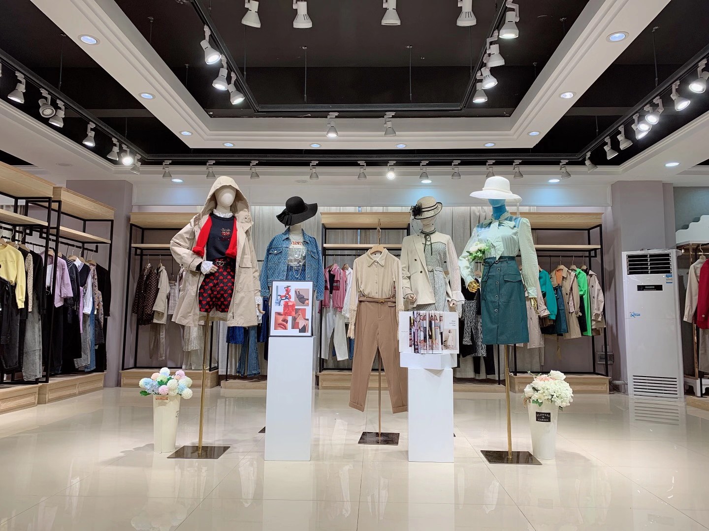深圳高端 品牌尤西子22秋折扣女裝尾貨庫(kù)存批發(fā)